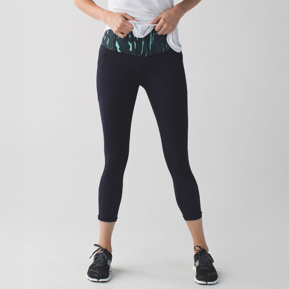 Lululemon All The Right Places Crop Leggings in Naval Blue Size 4